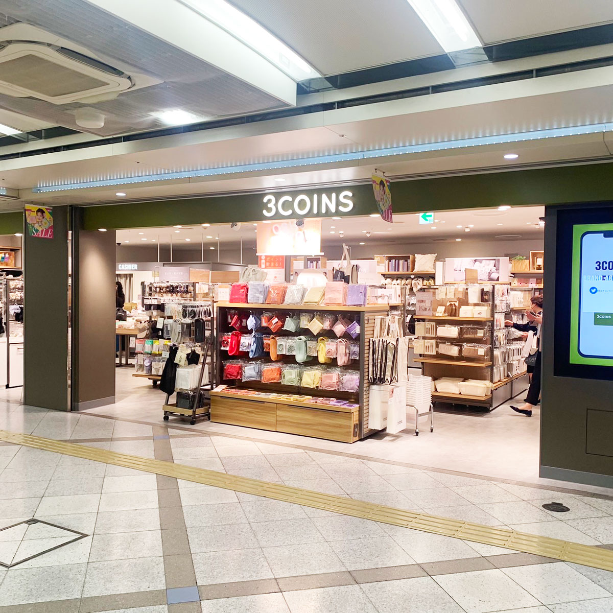 梅田 - 3COINS(スリーコインズ) ホワイティうめだ店