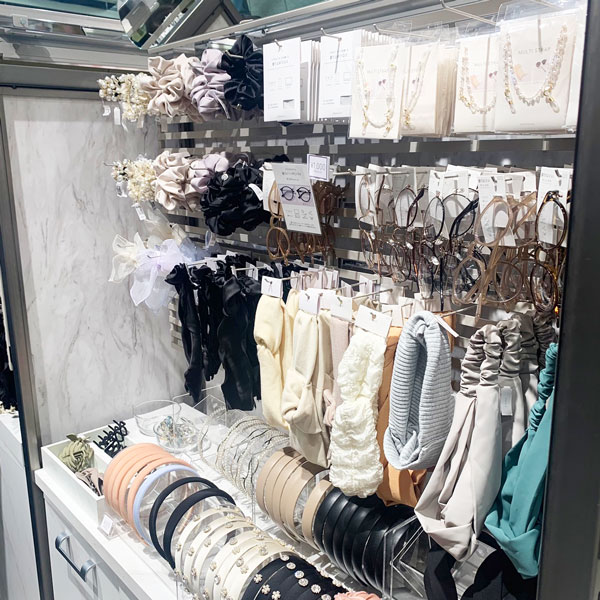 梅田 - 3COINS(スリーコインズ) ホワイティうめだ店